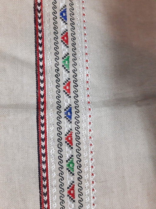 Vintage handbestickte Leinentischdecke