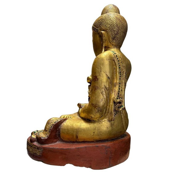 Antigua Estatua de Buda Mandalay Birmana – Madera Dorada con Mosaico de Vidrio – Bhumisparsha Mudra – c. (photo 7 of 10)