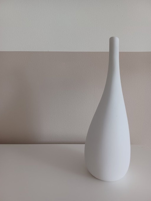 Organic, Minimalist Vase. Design by Asa
