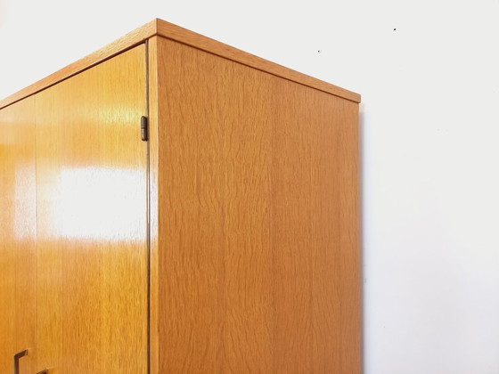 Image 1 of Armoire vintage en bois de chêne des années 60