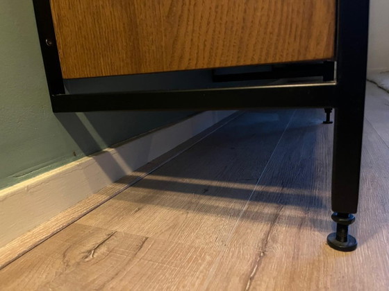 Image 1 of Mueble de pared de roble con cajones y espacio para TV