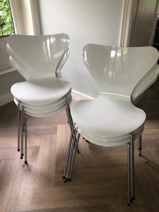 Arne Jacobsen butterfly chairs