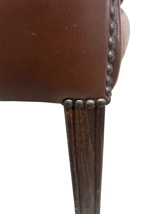Fauteuil anglais en cuir fait main “Victoria” style Chesterfield, Métal, Marron (photo 6 sur 15)