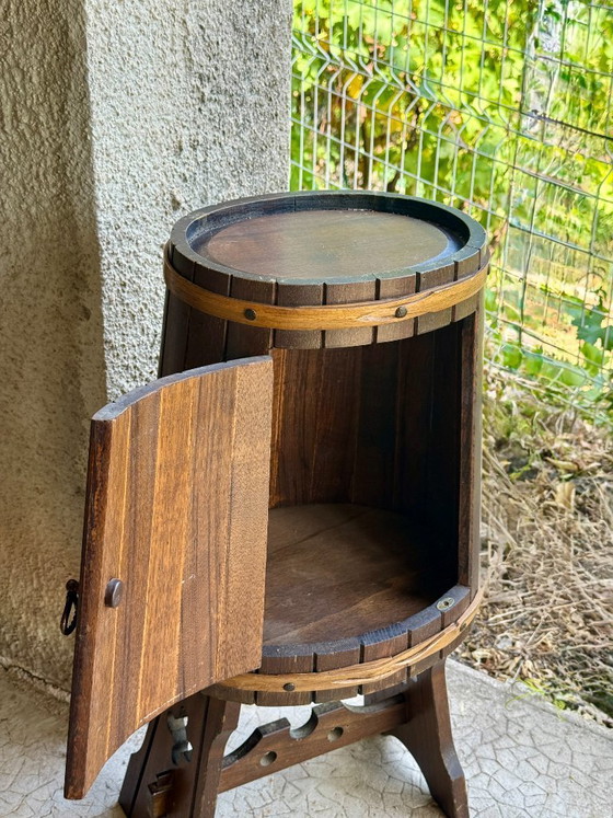 Image 1 of Meuble bar vintage en forme de tonneau 