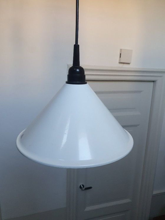 Image 1 of Vintage Hema kegelvormige hanglamp van wit metaal jaren 80
