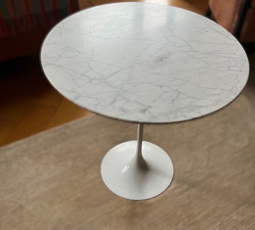 Knoll marble side table, design by Eero Saarinen
