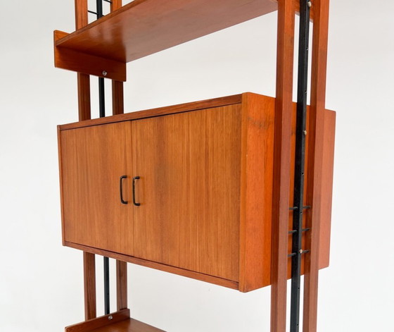 Image 1 of Singular librería independiente de teca, Italia, años 60