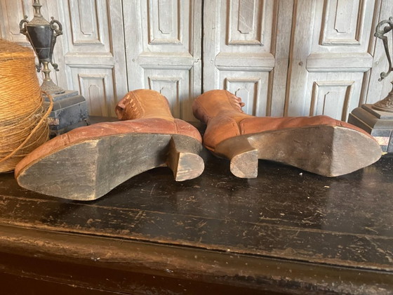 Image 1 of Botas antiguas victorianas hechas con troncos de árboles, siglo XIX