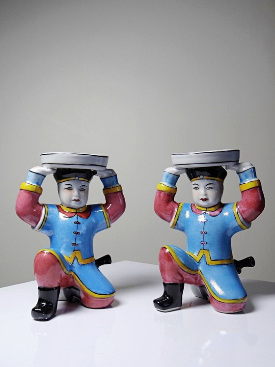 Image 1 of Paire de bougeoirs en porcelaine chinoise peinte à la main, années 1950-1970