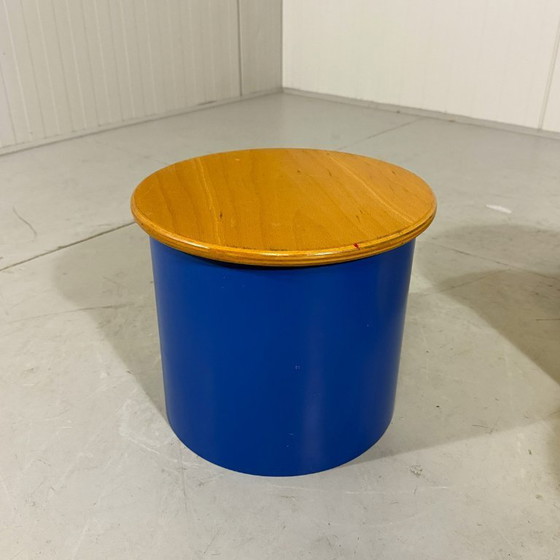 Image 1 of Tables d'appoint et tabourets colorés des années 1980