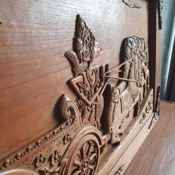 Image 1 of Grande opera in legno indonesiano con Krisna e Arjuna di 116 cm.