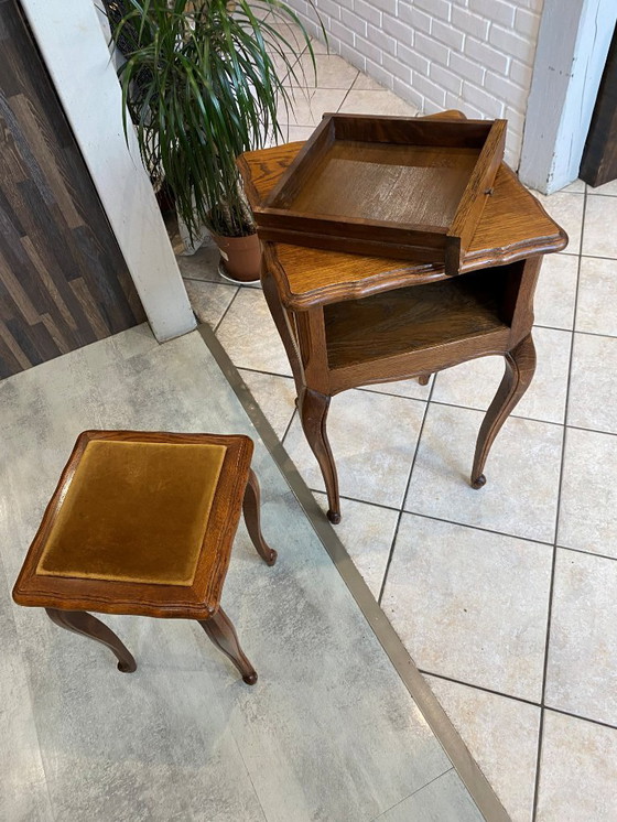 Image 1 of Conjunto de mesa y taburete estilo Luis XV en roble macizo
