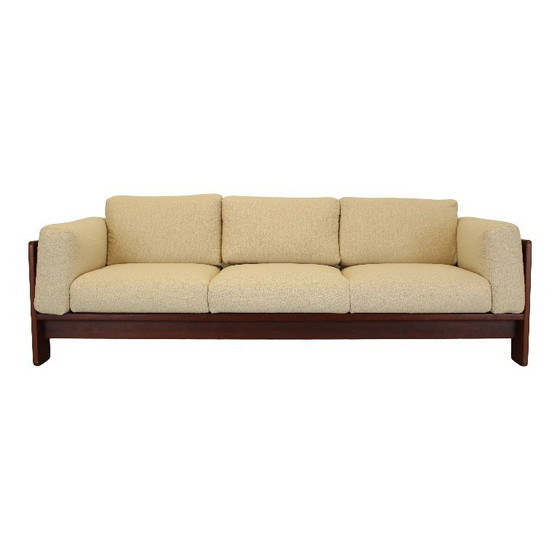 Image 1 of Sofá de tres plazas "Bastiano" restaurado en bouclé blanco roto y nogal, de Afra y Tobia Scarpa para Gavina, 1966