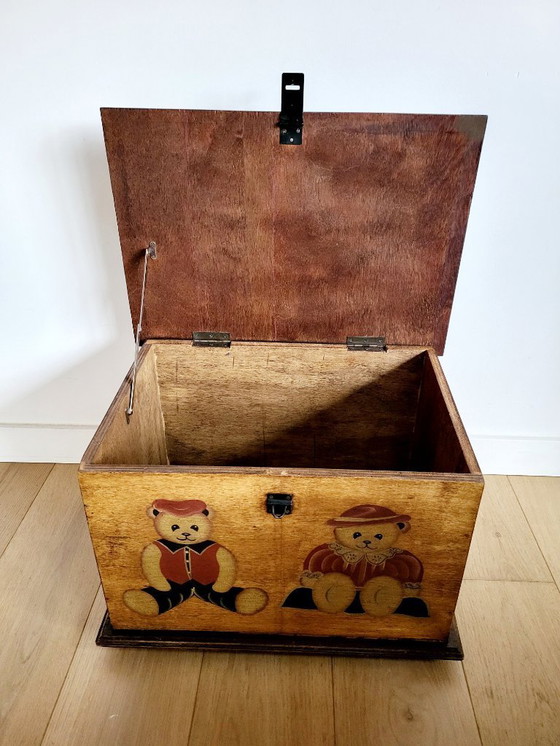 Image 1 of Vintage houten speelgoedkist of opbergkist, decor van beren