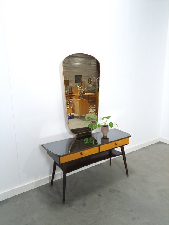 Image 1 of Tavolino laterale con cassetti e grande specchio con bordo dorato, toletta