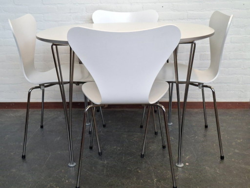 Fritz Hansen eetkamerset by Arne Jacobsen