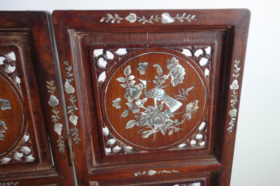 Paraventi asiatico in legno intagliato e intarsio di madreperla, Altro, Marrone (foto 11 di 19)