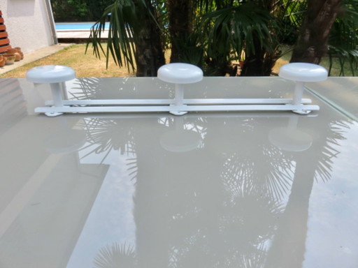 Wall-mounted coat rack with 3 hooks in white lacquered metal, 80s'.