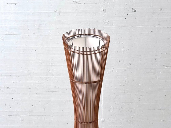 Image 1 of Franse vloerlamp van lichtgekleurd rotan en bamboe, jaren 60/70.