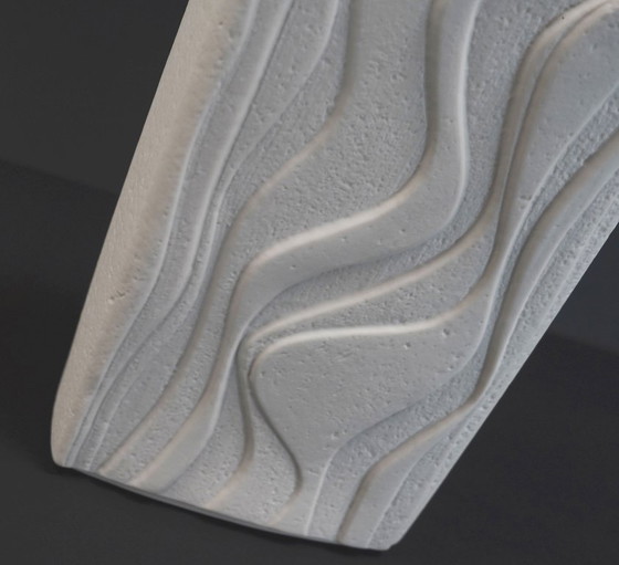 White Heinrich Porcelain Vase Model 2086 Matte Glaze Op Art Wave Relief Decor 1960s – Heinrich-Porzellan (photo 5 of 10)