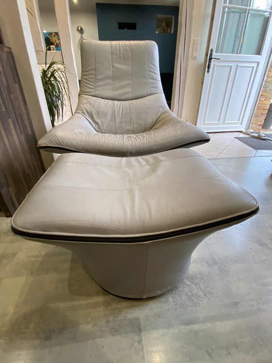 Image 1 of Mantis draaibare loungestoel met leren voetenbank van Gerard Van Den Berg, vintage jaren 70.