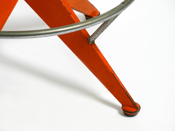 Image 1 of Seltener massiver italienischer Mid Century Industrial Metallhocker von Mautren in seltenem Orange | mit höhenverstellbarer Sitz