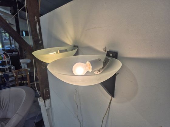 Image 1 of Een paar vintage Italiaanse postmoderne wandlampen