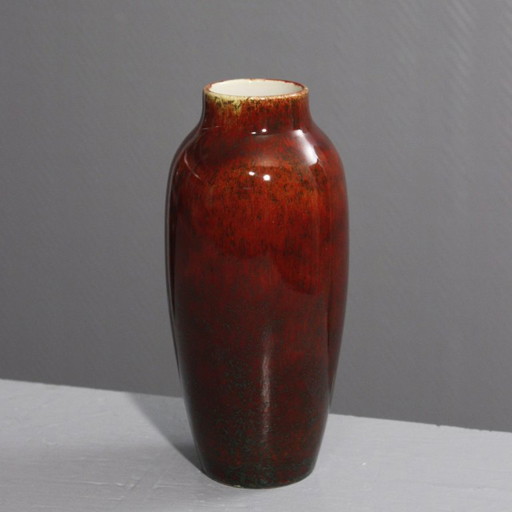 Paul Milet in Sèvres, Porzellanvase mit oxbloodfarbenem Emaille, um 1920