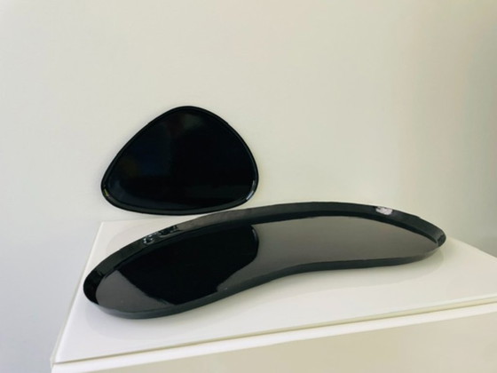 Image 1 of Ensemble de plateaux en métal noir au design organique