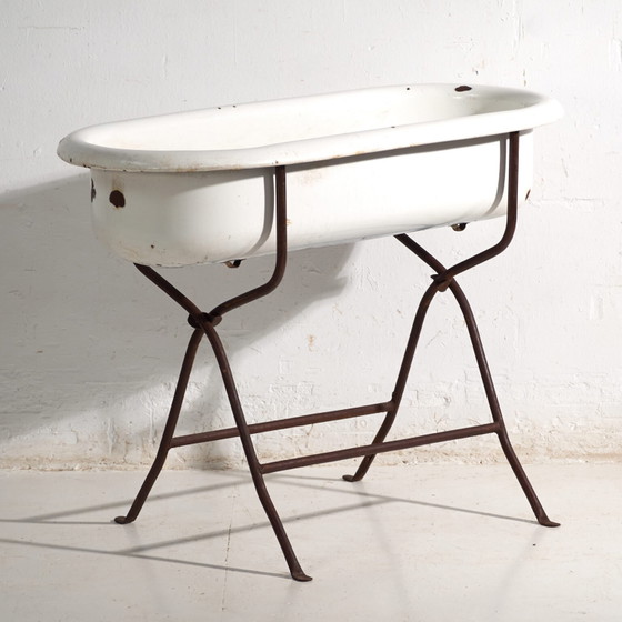 Antique bathtub in enamelled iron – Central Europe, circa 1950 #9 – Decorative Objects, Industrieel (photo 8 of 40)