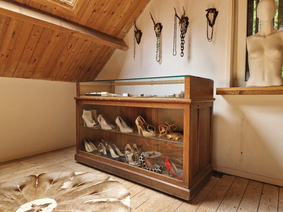 Image 1 of Vintage display case, mobile