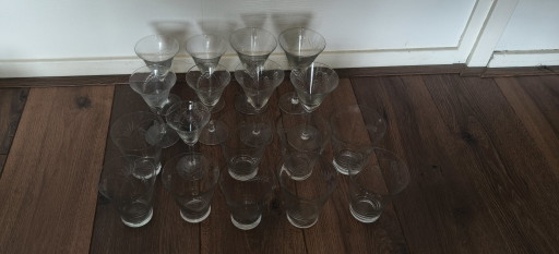 Collection complète de verrerie vintage – 18 pièces – magnifique motif gravé – glaskunst, Glass
