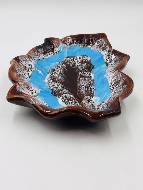 Image 1 of Plato de hojas azules de Vallauris