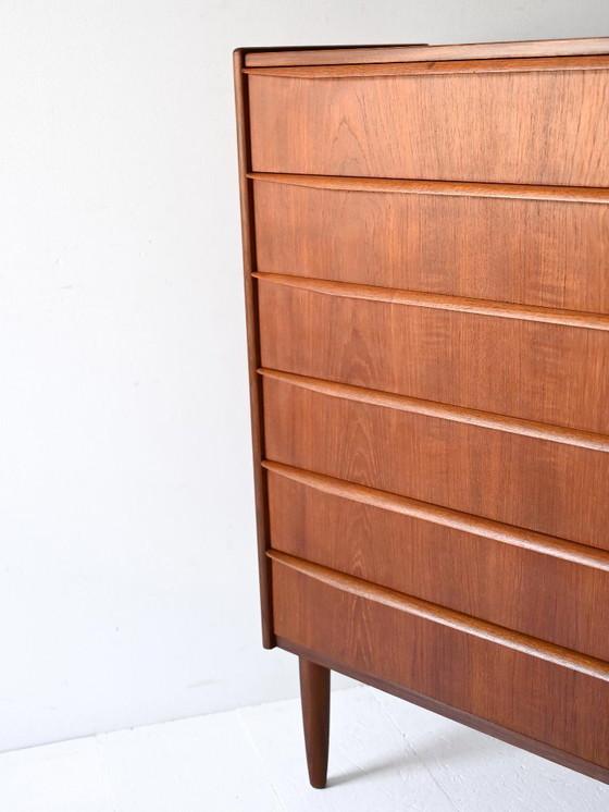 Image 1 of Vintage Scandinavische ladekast met gebeeldhouwde lipgrepen