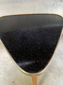 Dreieckiger Beistelltisch aus Formica