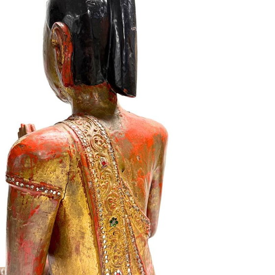 Burmese wooden temple statue of a monk with lacquer and gold leaf – Sculpture, Glass (photo 10 of 19)
