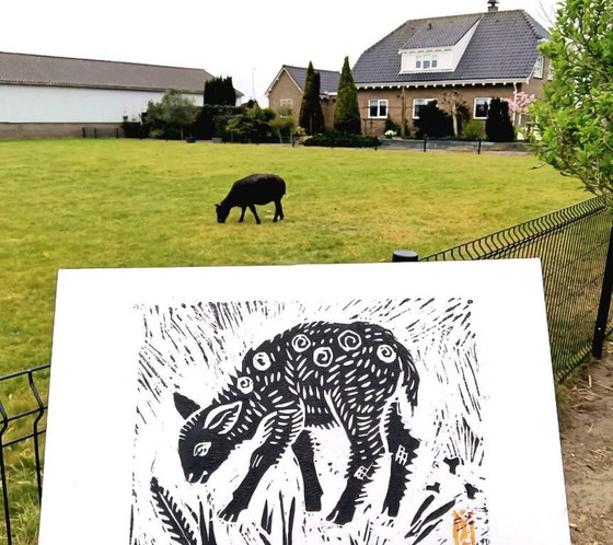 Image 1 of Stampa Linocut della pecora nera: Arte fatta a mano in edizione limitata A4