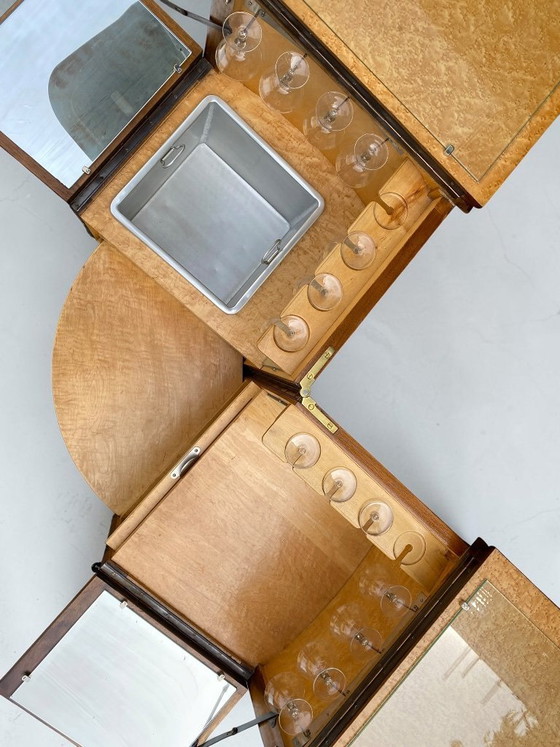 Image 1 of Raro mueble bar transformable/barra seca, Alemania circa 1950, con madera de arce ojo de pájaro y herrajes originales.