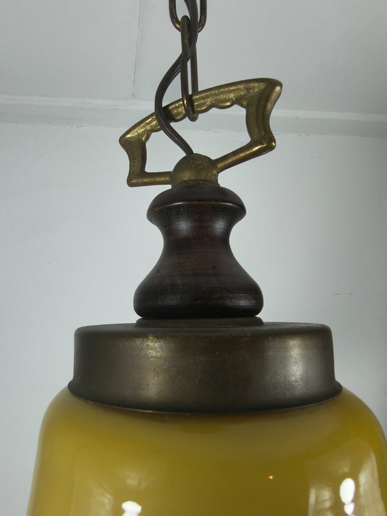 Image 1 of Lámpara colgante antigua de cristal opalino amarillo, 1920-1930
