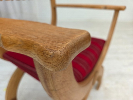 Image 1 of 1970, fauteuil danois, laine d'ameublement rouge d'origine, bois de chêne massif.
