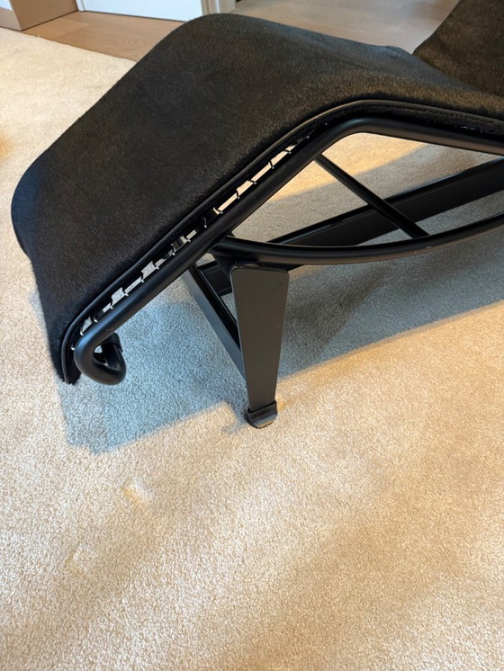 Image 1 of Chaise longue Cassina noire avec crin de cheval