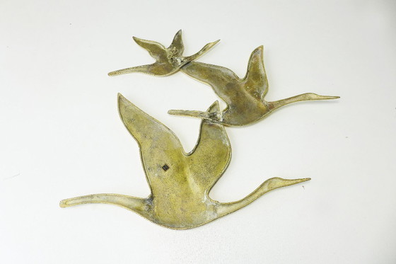 Image 1 of Scultura murale vintage raffigurante 3 oche in volo, in ottone e oro, stile anni '60/'70.