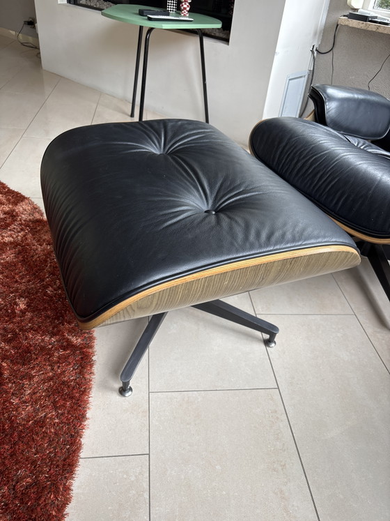 Image 1 of 1 x Eames Stijl fauteuil met hocker