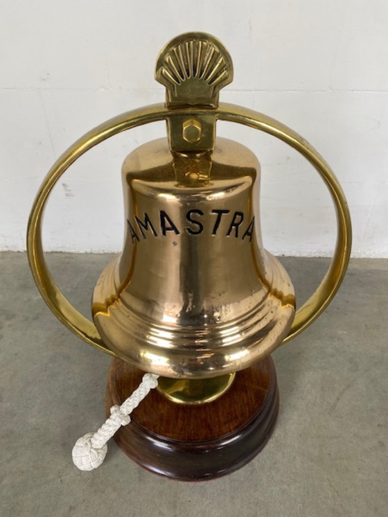 Image 1 of Campana della nave cisterna Amastra 1958