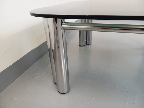 Image 1 of Vintage Italiaanse vierkante Space Age salontafel van gerookt glas en verchroomd metaal uit de jaren 70