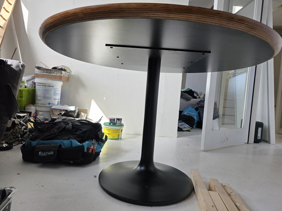 Image 1 of Tavolo da pranzo Swoop con base in acciaio