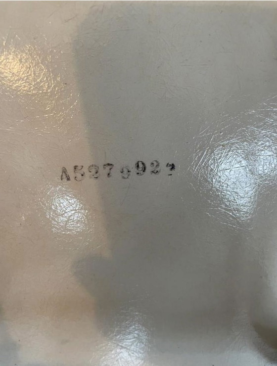 Image 1 of 2 sillas laterales de fibra de vidrio Eames Miller DSW, blancas