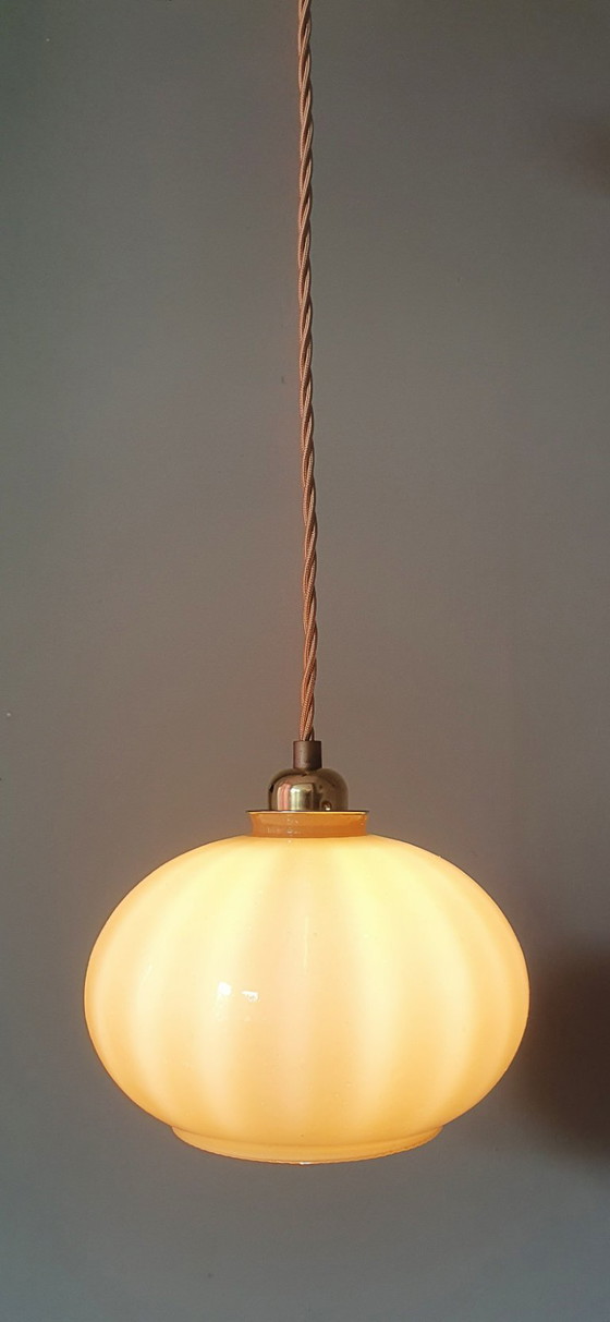 Image 1 of Lampada a sospensione vintage in vetro opalino giallo pastello/arancione