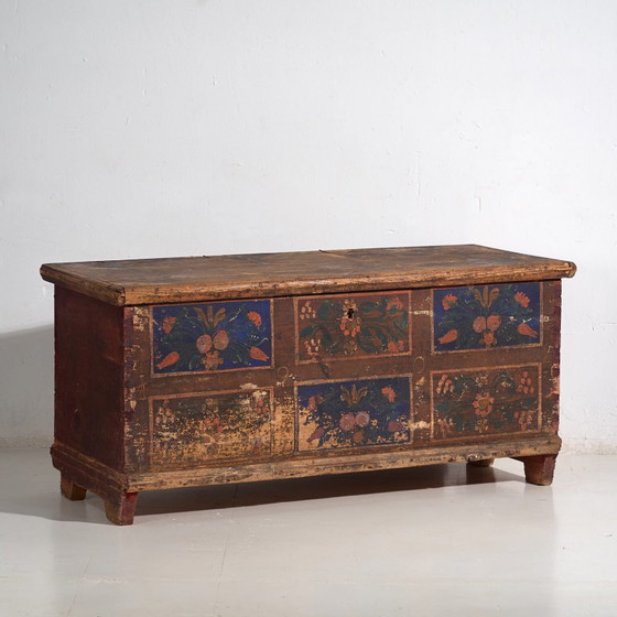 Coffre en bois ancien avec panneaux floraux bleus (Année 1905) #99 – Armoires de rangement (photo 8 of 40)