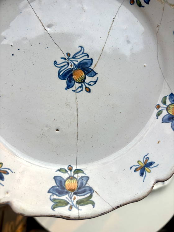 Image 1 of 2 platos antiguos del siglo XVIII